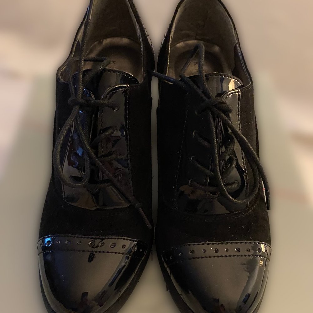 Karen Scott Black Oxford shoes.